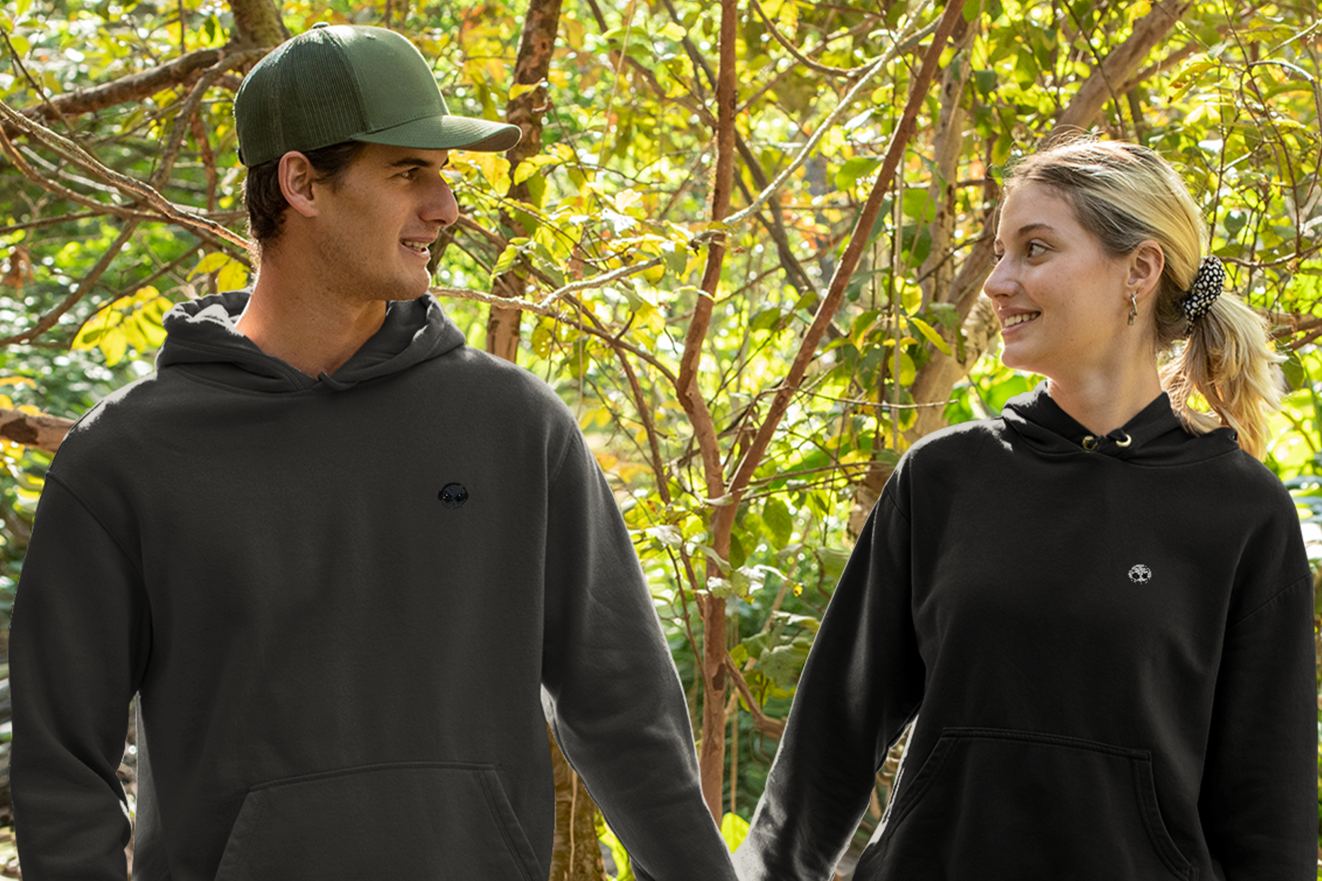 Hoodie Urbano "Minimal Bravium" (Bolsillo) – Estilo Sobrio, Máxima Exclusividad Bordado