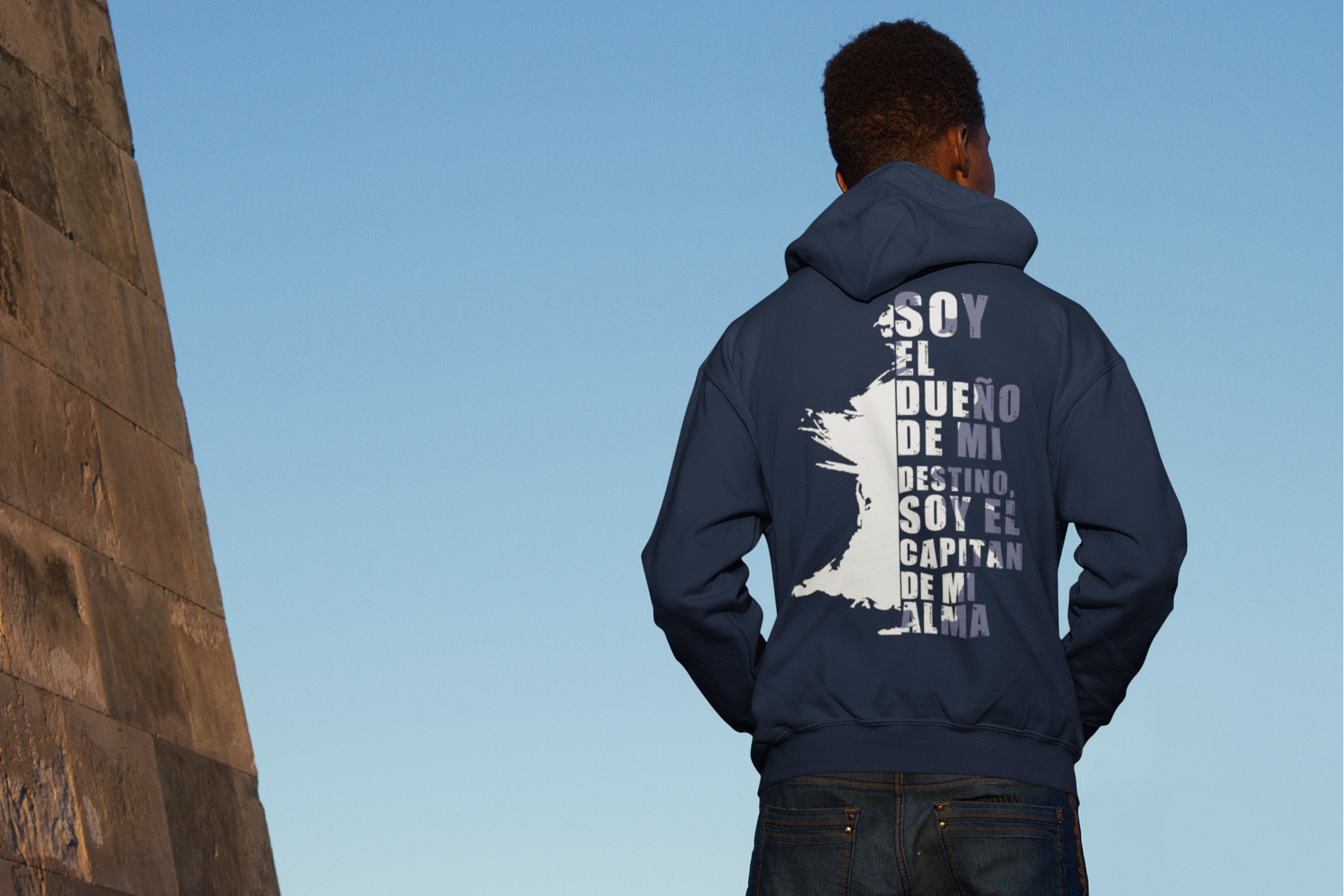 Invictus Hoodie – Nadie más tiene el timón