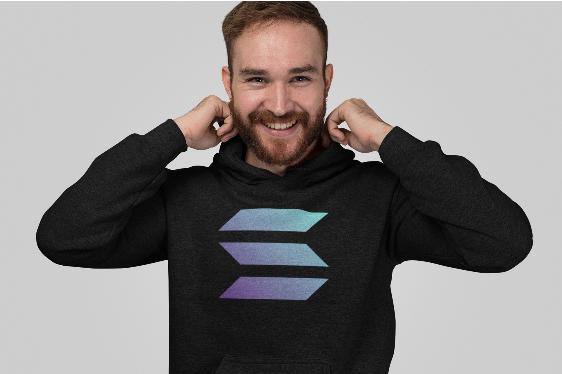 Solana Hoodie – Alta velocidad. Alta visión.