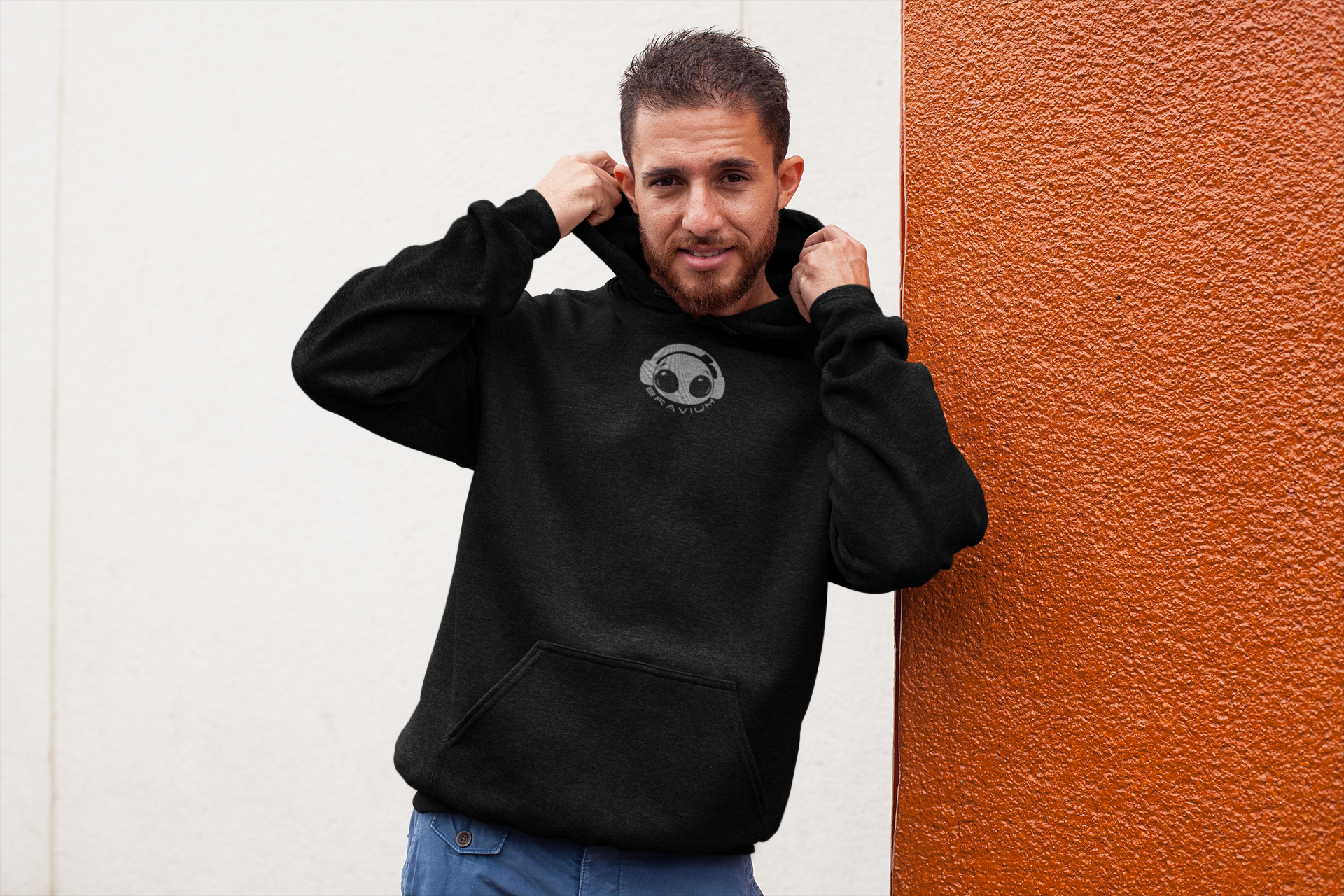 Hoodie Urbano "Bravium Bold" Bordado – Demuestra Quién Eres, Sin Decir una Palabra