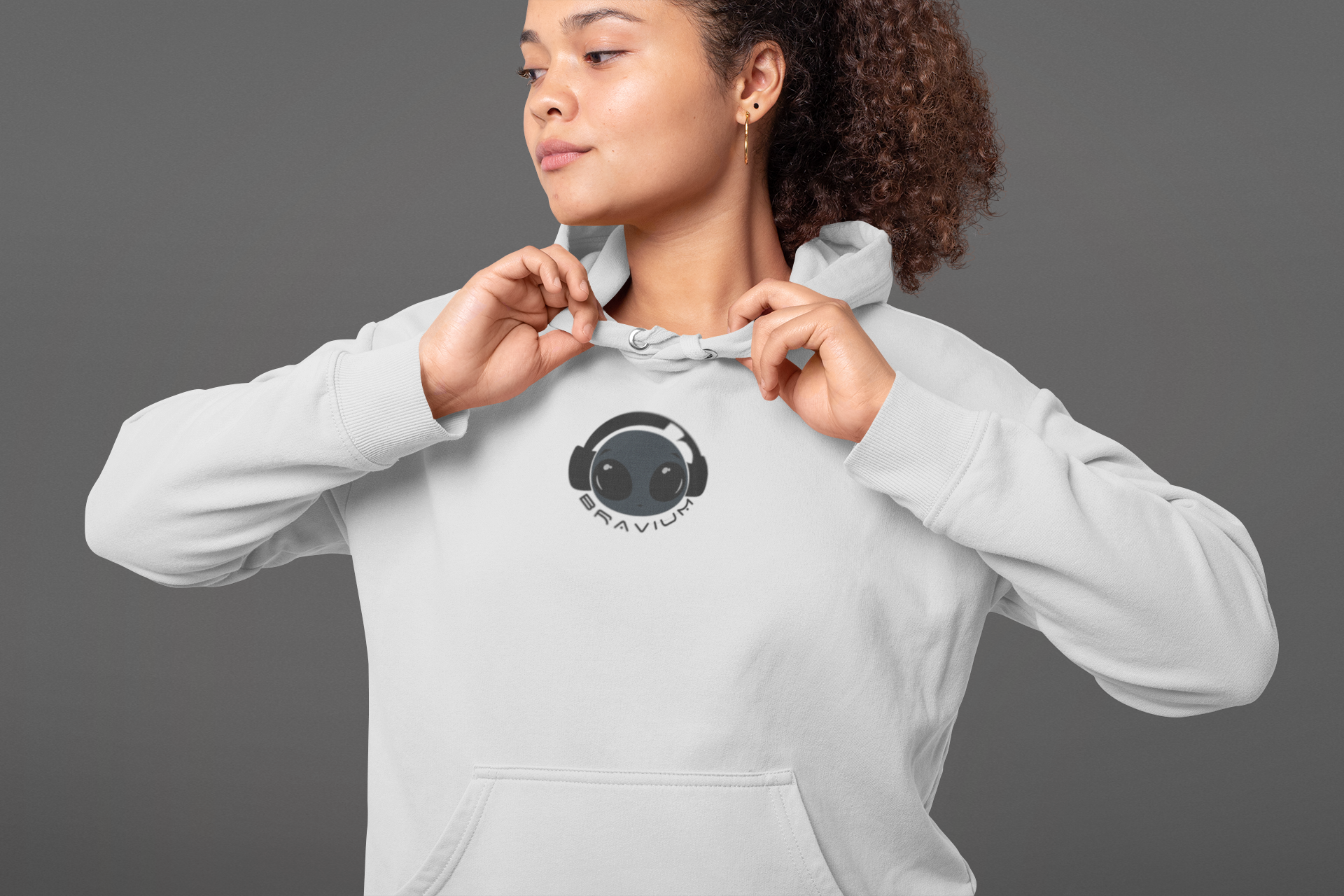 Hoodie Urbano "Bravium Bold" Bordado – Demuestra Quién Eres, Sin Decir una Palabra